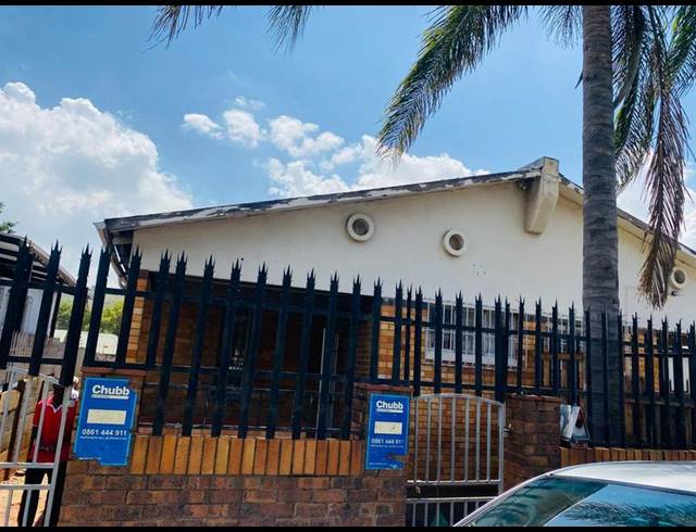 2 BEDROOM PROPERTY TO RENT IN BEZUIDENHOUT VALLEY